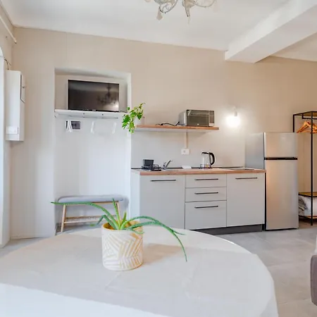 Le Madamin, Flora & Fauna - No Lift Apartman