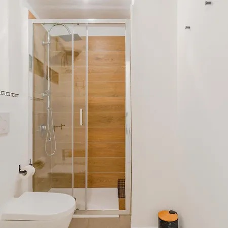 Le Madamin, Flora & Fauna - No Lift Apartman *