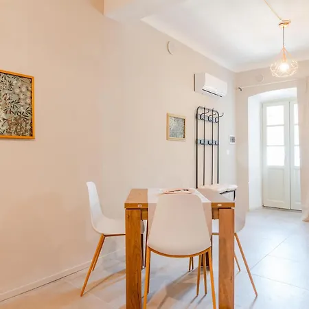 Le Madamin, Flora & Fauna - No Lift Apartman Torino